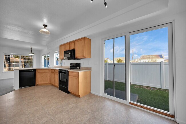 Building Photo - $2,640.95, $300 off the first month's rent, 4 Beds - 2 Bath, Single Family Home in Denver with 2-...