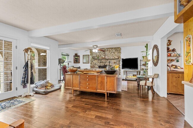 Building Photo - 628 Bullfrog Ln