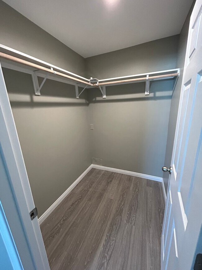 Building Photo - 1 Bed/1 Bath Newly Renovated