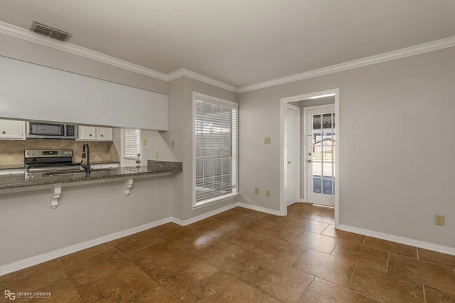 Building Photo - 10120 Carlsbad Dr