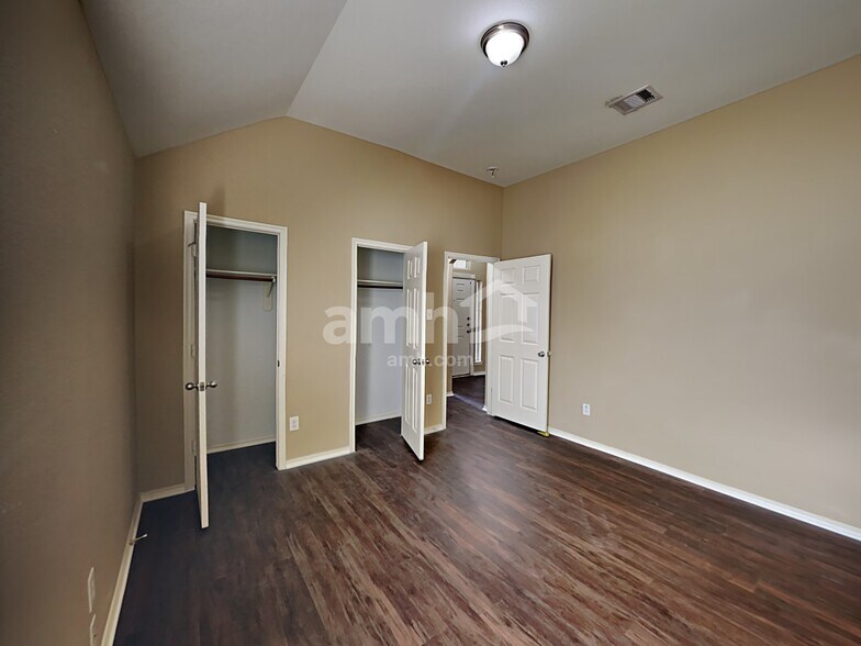 Building Photo - 18550 Sunrise Pines Dr