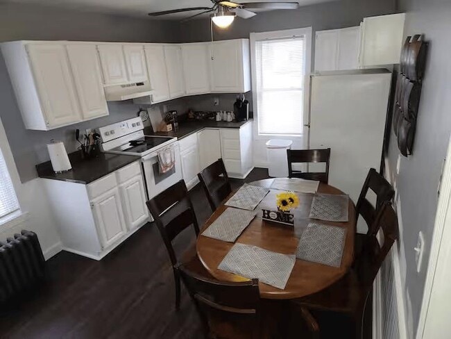 Primary Photo - 663 Hevey St