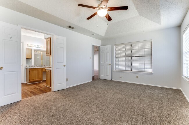 Building Photo - Lovely 3 Bedroom, 2 Bathroom Home in Mesqu...