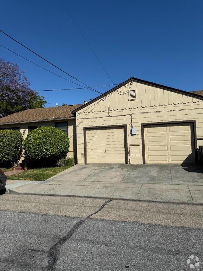 Building Photo - 604 7th Ave