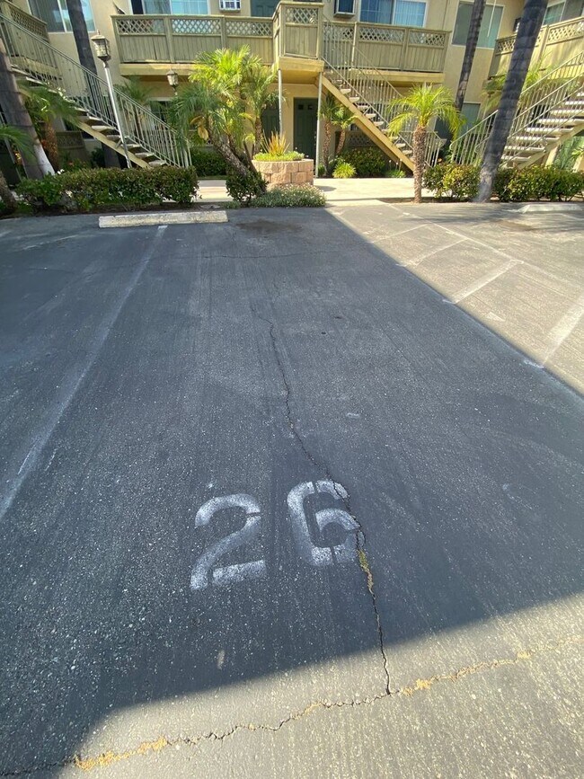 Building Photo - REDUCED! Clean-Compelety Remodeled Private...