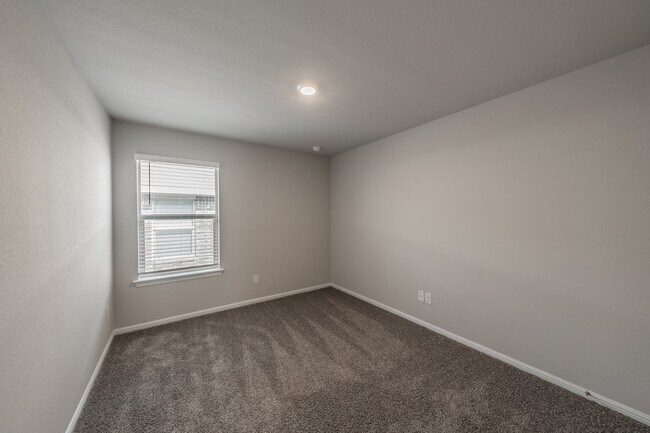 Building Photo - 1385 Dillard Creek Dr