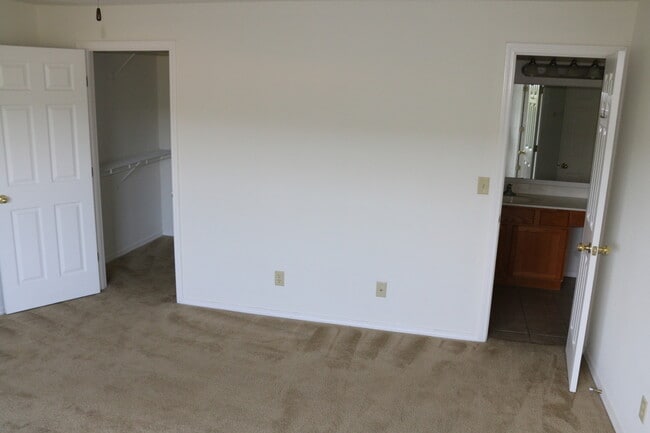 Building Photo - Available 10/7/2025