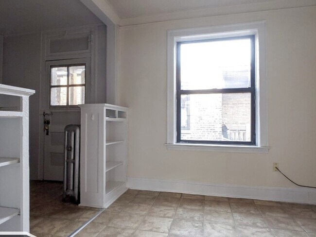 Building Photo - 2332 N Spaulding Ave