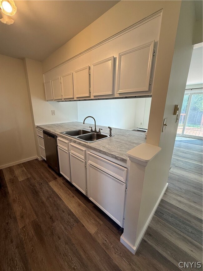 Building Photo - 5448 Tourmaline Dr