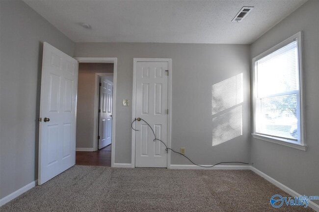 Building Photo - 122 Lewis Ln