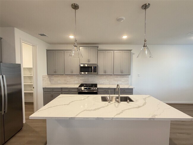 Building Photo - 32011 Sweet Pea Mdw Dr