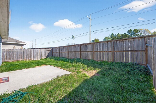 Building Photo - 25527 Valverdant Ct