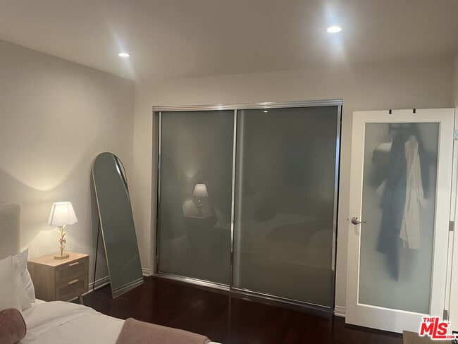 Building Photo - 866 Hilldale Ave