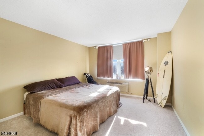 Building Photo - 300 Main St