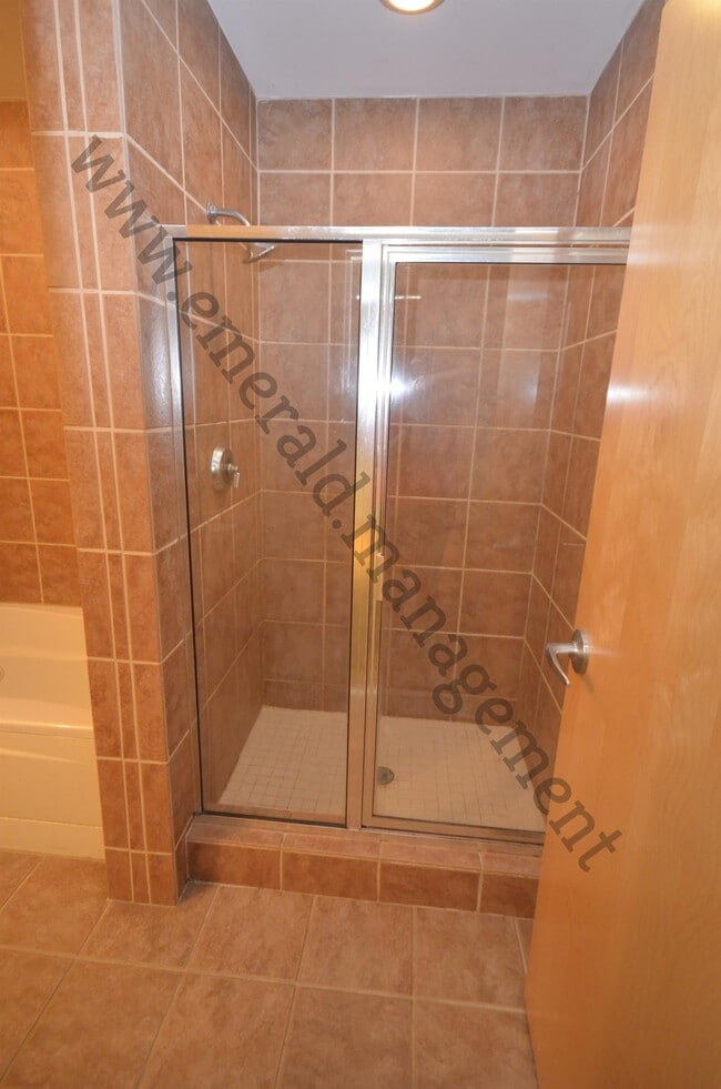 Building Photo - 640 Glen Iris Dr NE