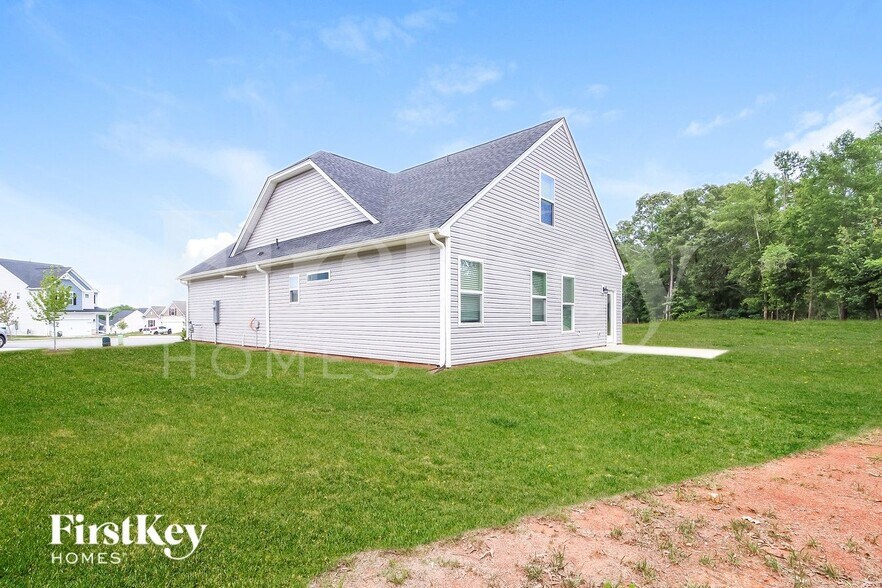Building Photo - 1205 Mission Hill Ln