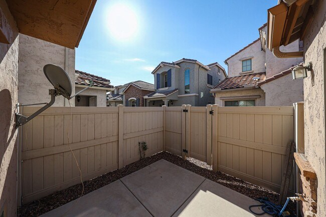 Building Photo - 16039 N 19th Dr