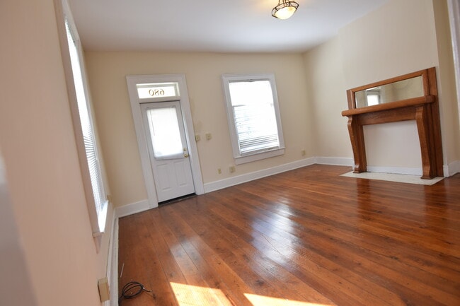 Building Photo - 680-684 Hamlet St