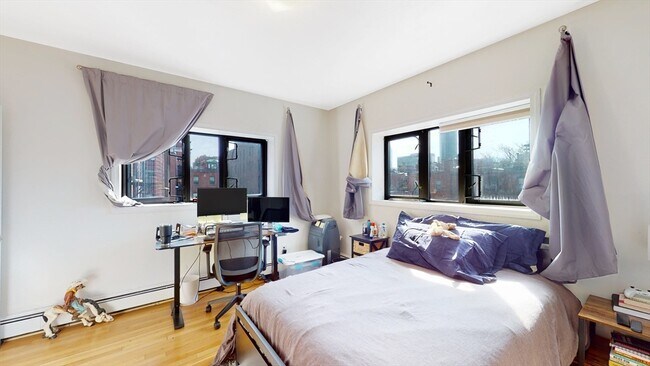 Building Photo - 513 Beacon St