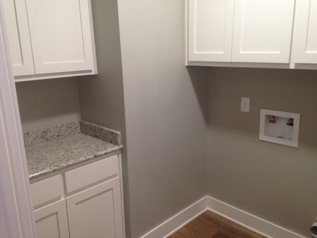 Building Photo - 308 Candlewood Cir