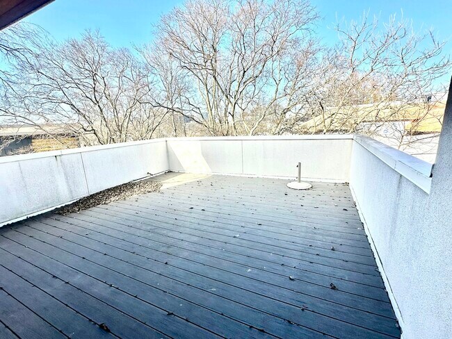 Building Photo - 929 13th Ave S