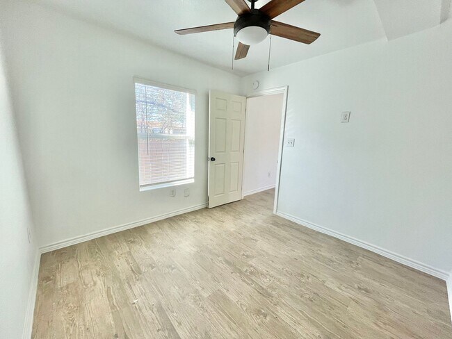 Building Photo - 1033 Rivas St