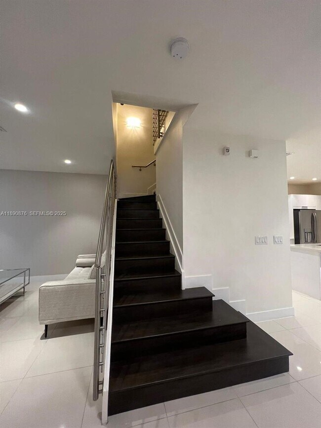 Building Photo - 10422 NW 64th Terrace