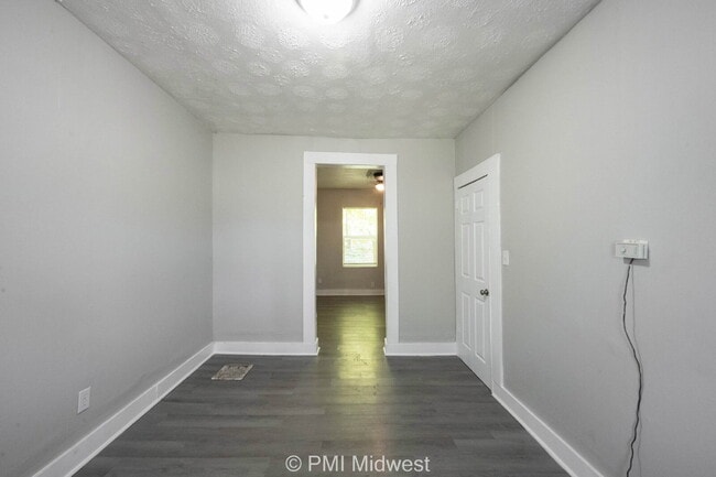 Building Photo - 445 W 29th St