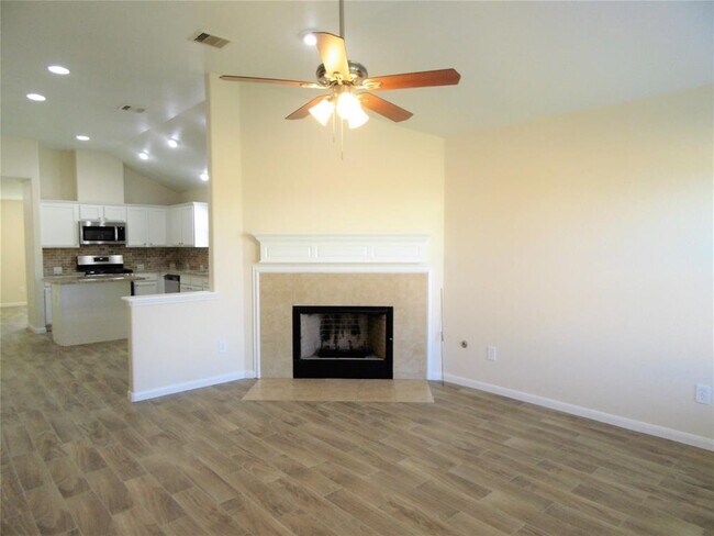 Building Photo - 2115 Summit Meadow Dr