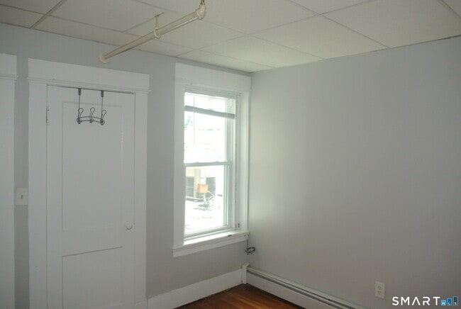 Building Photo - 549 Howe Ave