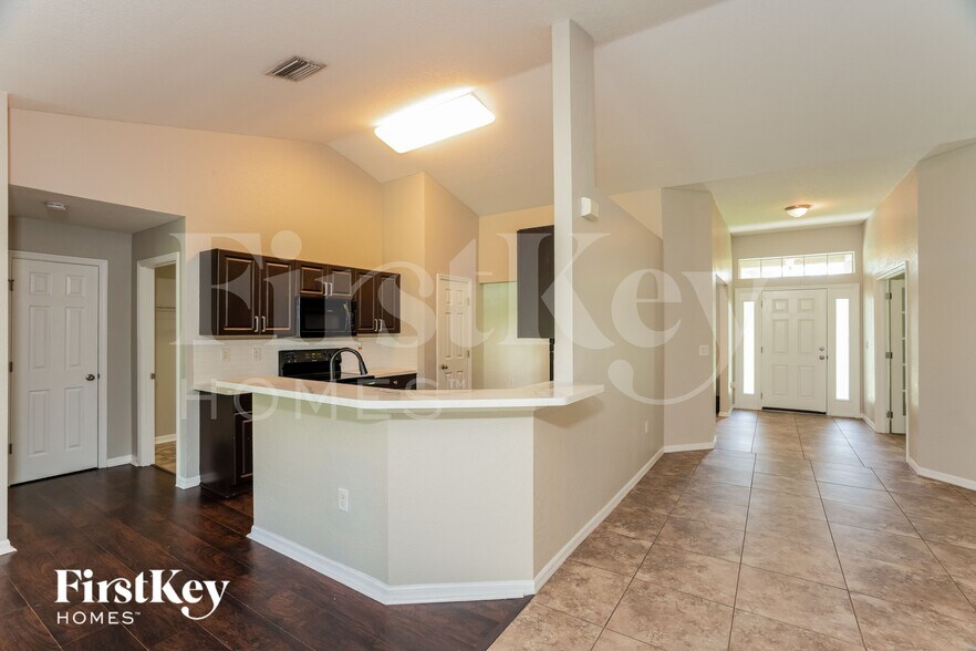 Building Photo - 3102 Lucaya Ave