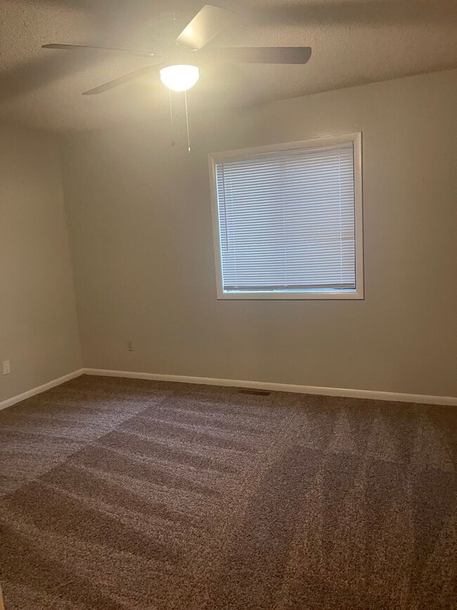Building Photo - 214 Candlebrook Dr