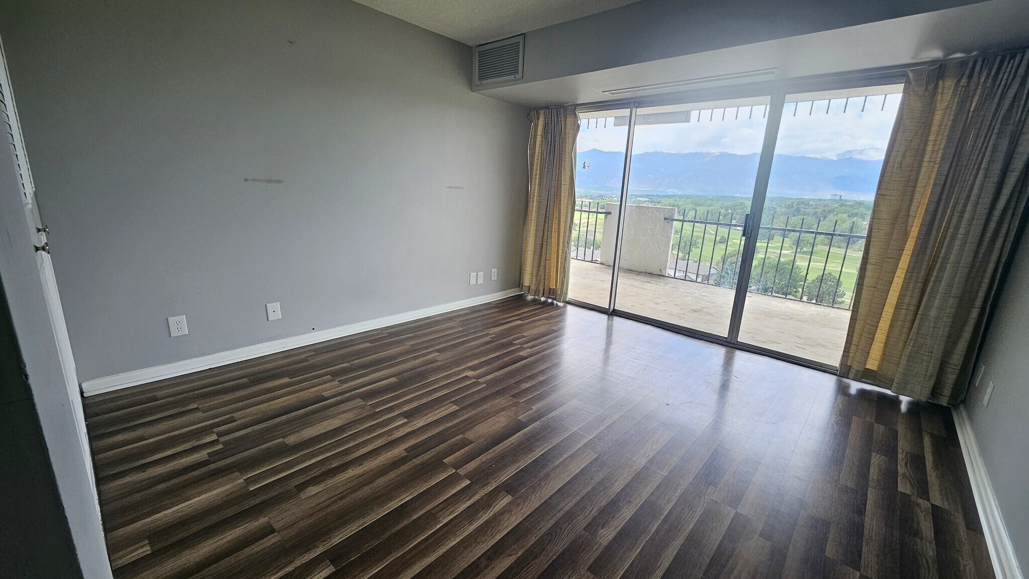 Building Photo - 411 Lakewood Cir