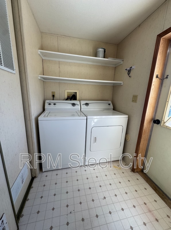 Building Photo - 957 S Saki Dr