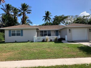 Building Photo - Fresh and Crisp-Single Family Home in Cent...