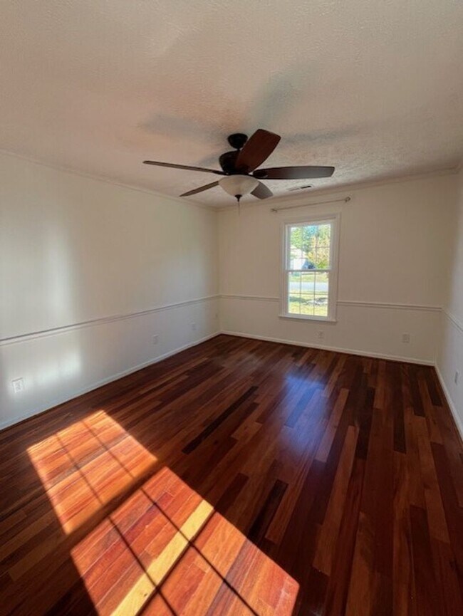 Building Photo - Recently Renovated Home in Wilmington