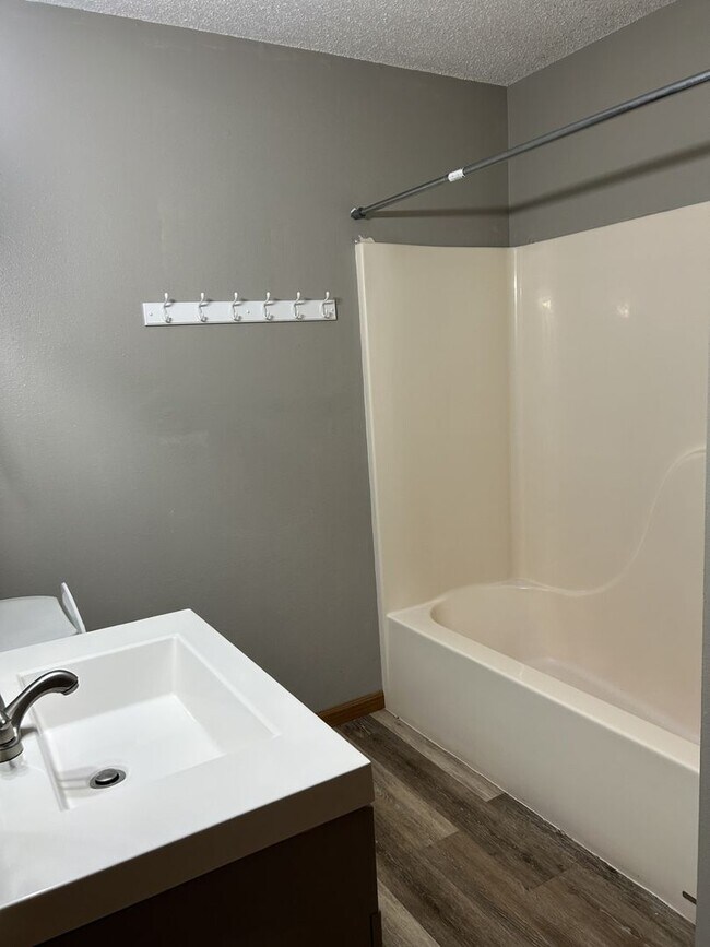 Building Photo - 812 E Jackson St