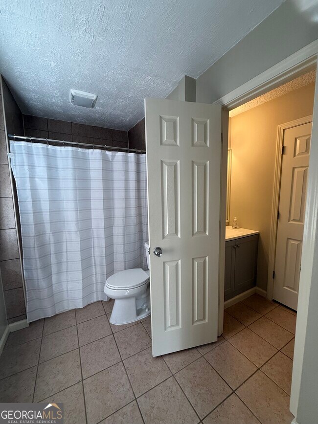 Building Photo - 4678 N Springs Ln