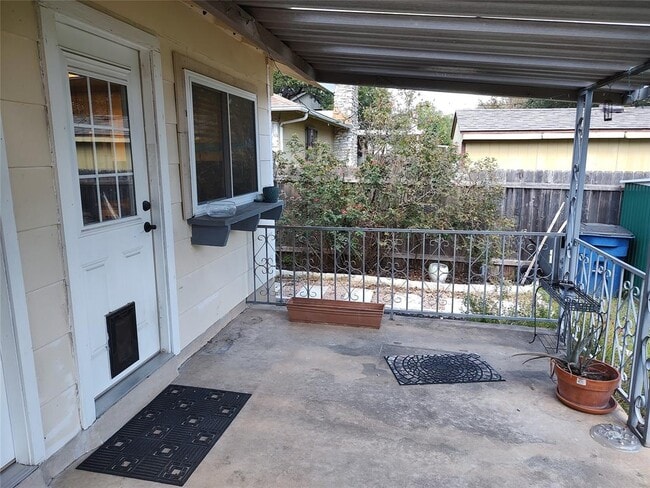 Building Photo - 11701 Shoshone Dr