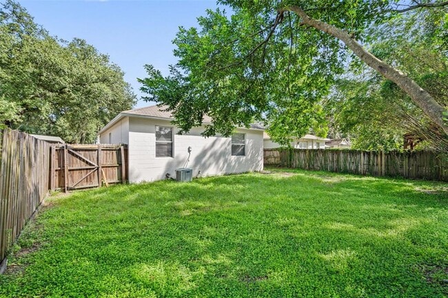 Building Photo - 212 W South Ave