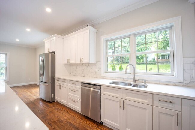 Building Photo - 1 Kewanee Rd