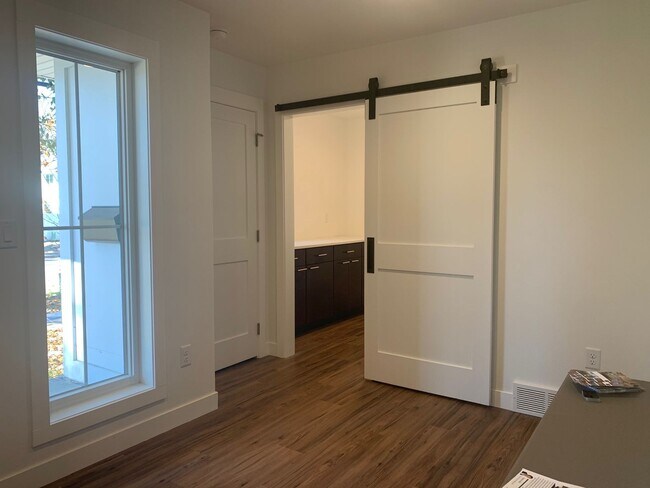 Building Photo - 389