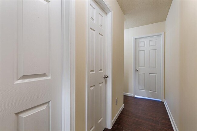 Building Photo - 31 Middlebrook Dr