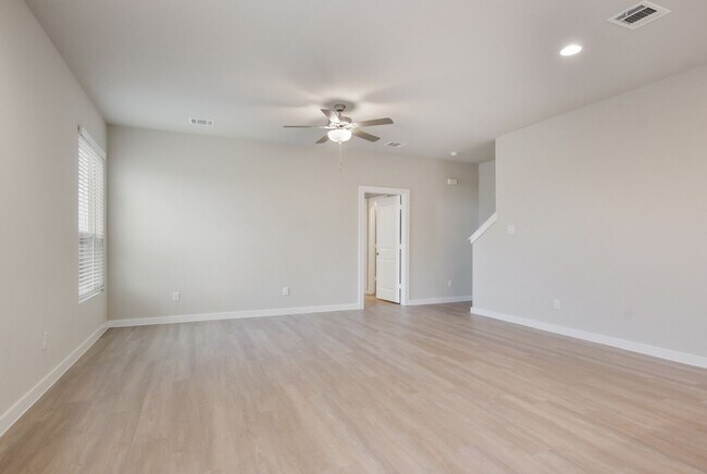 Building Photo - Stadium Pointe 3/3 Townhome near Brandeis HS