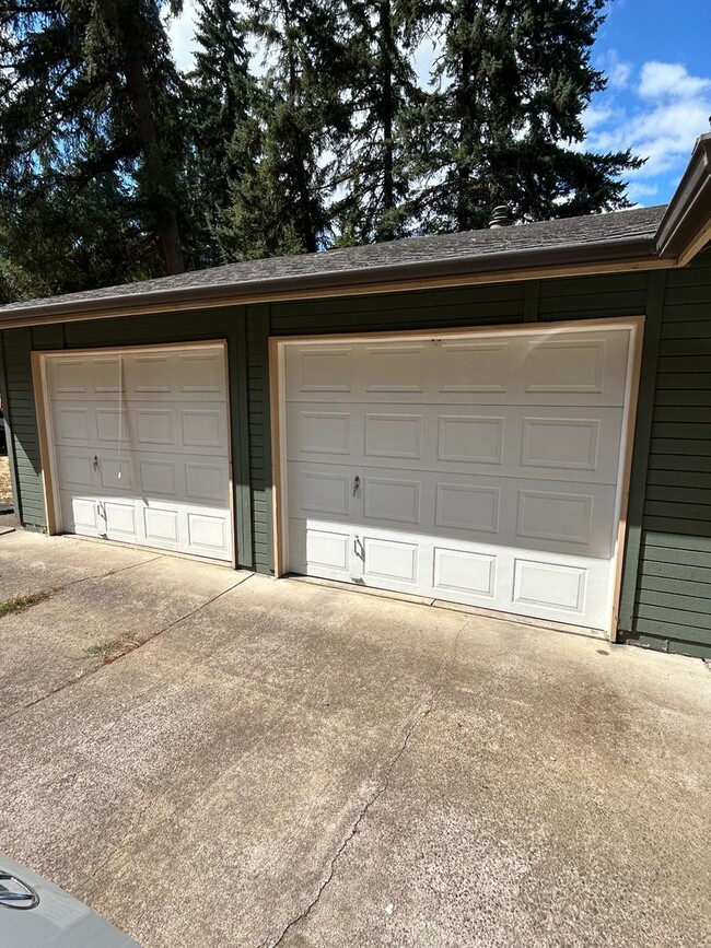 Building Photo - 24783 Parkside Dr