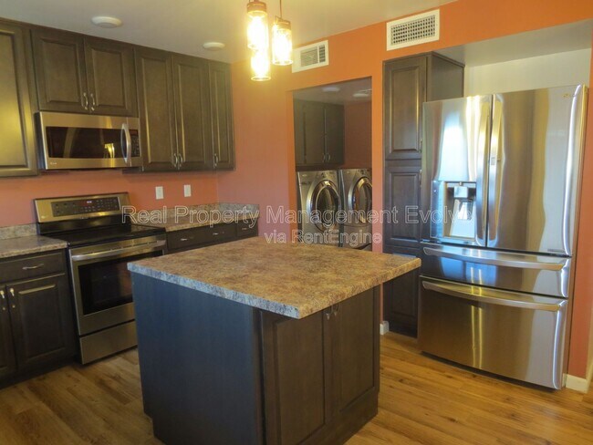 Building Photo - 4808 S Juniper St