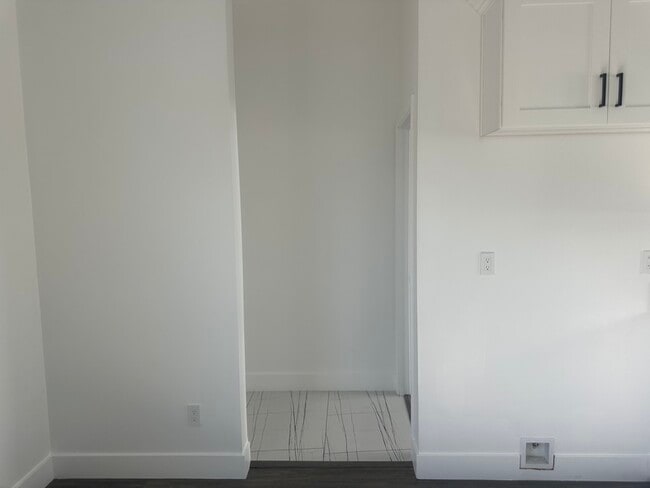 Building Photo - 10859 Nettleton St