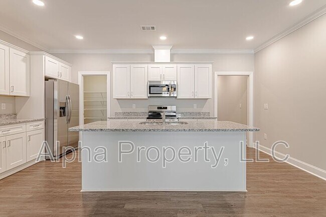 Building Photo - 105 Remount Way