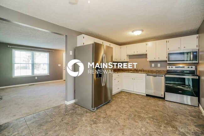 Building Photo - 3 Bedroom Pet-Friendly Home in COLUMBUS, OH with Main Street Renewal