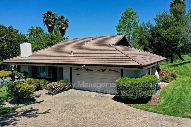 Building Photo - 12576 Oaks N Dr